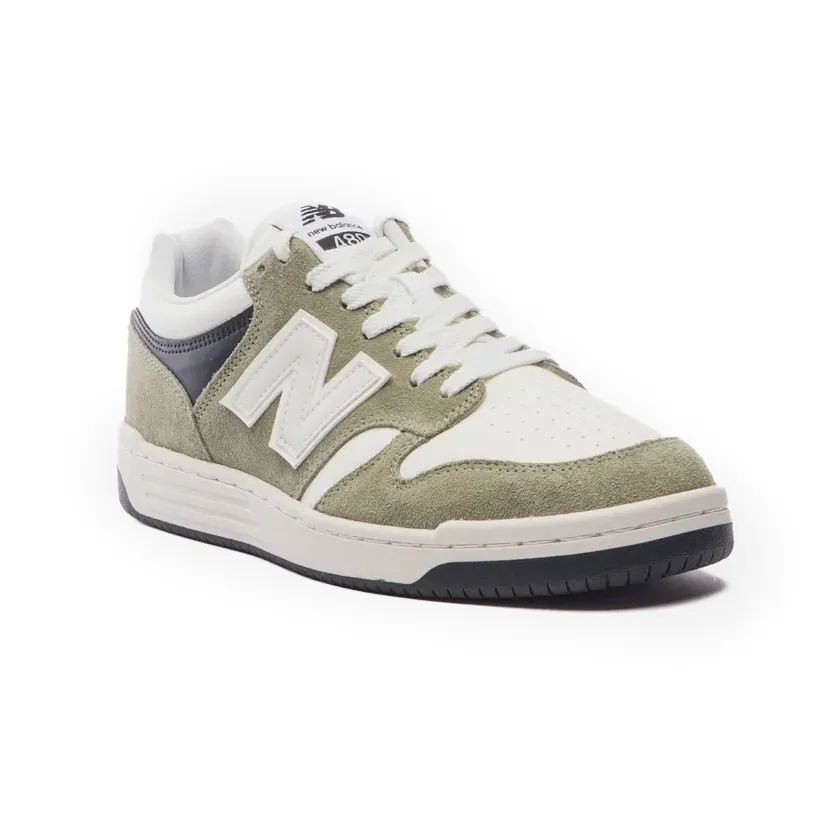 Tênis casual masculino New Balance 480 LOW verde e bege, vista frontal em ângulo